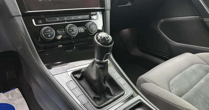 Volkswagen Golf cena 59900 przebieg: 169363, rok produkcji 2019 z Zwoleń małe 352